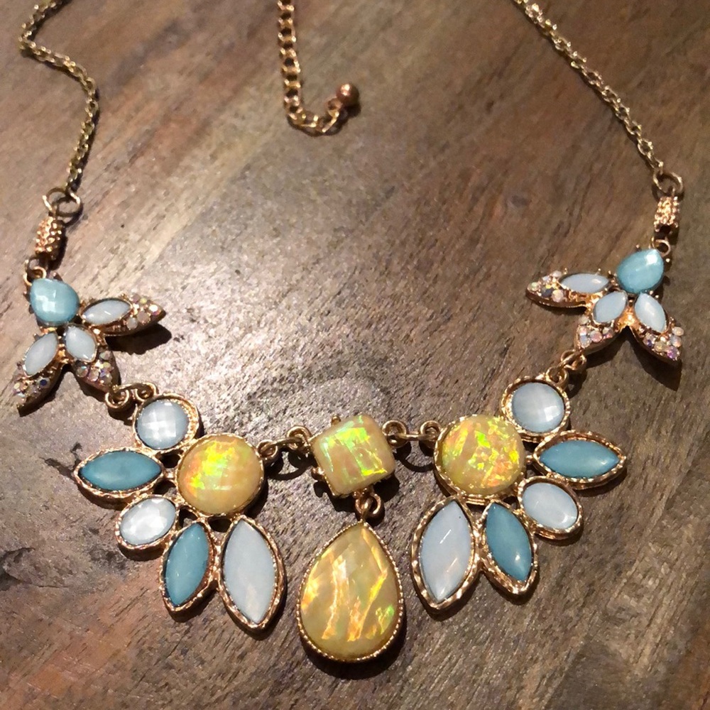 Fun Faceted Acrylic Iridescent crystals detail on gold tone fashion necklace
